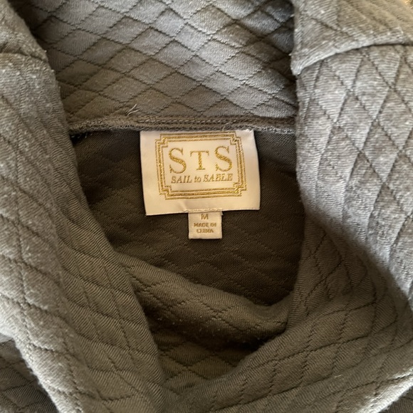 Sail to Sable medium quilted grey turtleneck sweatshirt - Picture 2 of 3